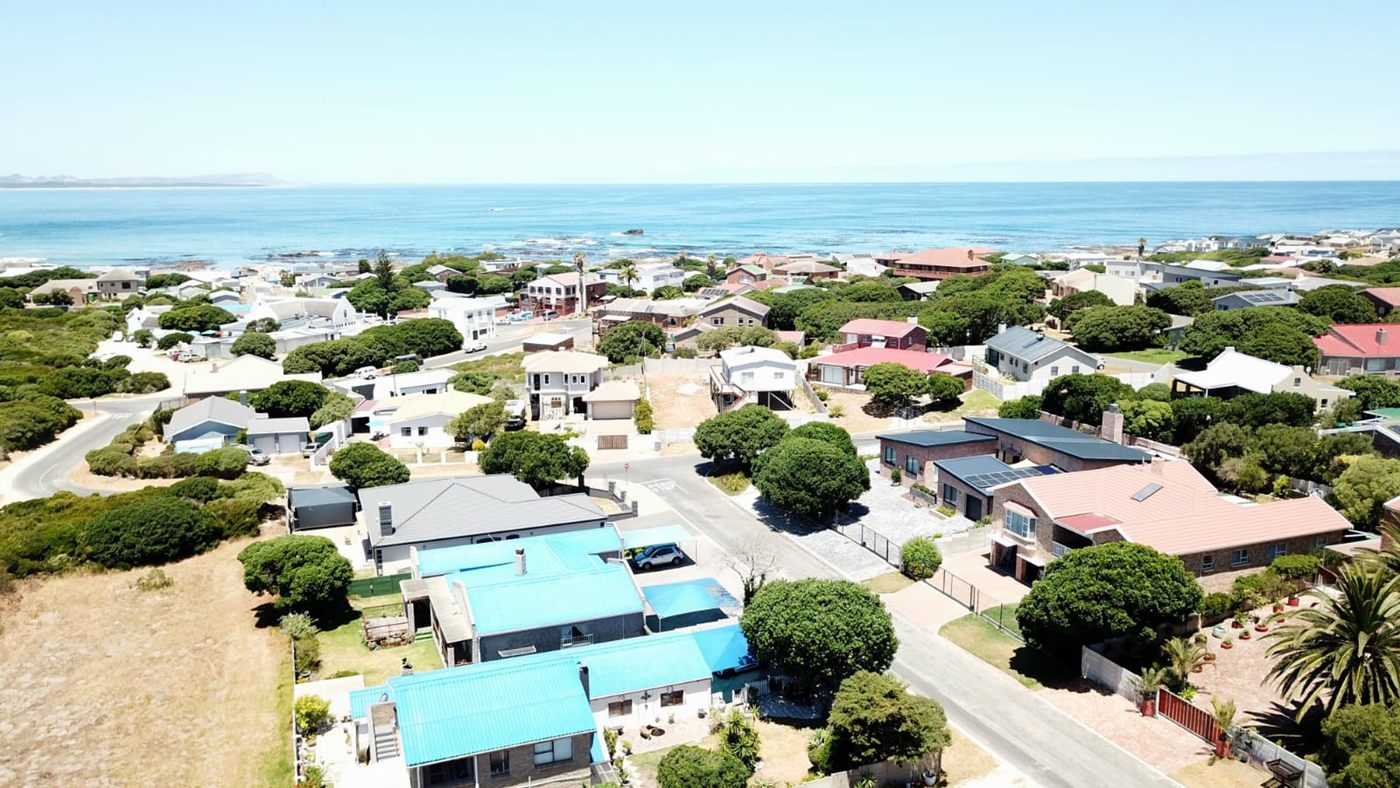 Kleinbaai from above, the village houses running down to the sea